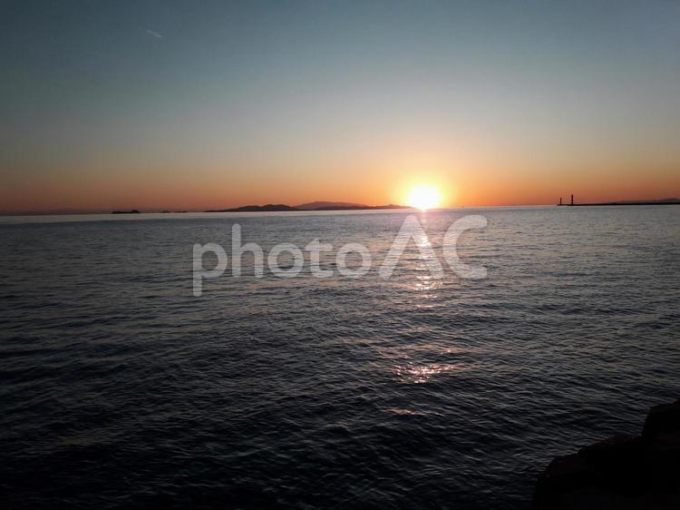 夕日と海 夕日,太陽,沈むの写真素材