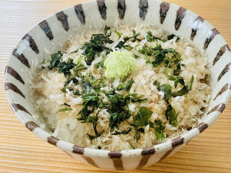 削り節とごはんに宿る、山の恵み｜わさび丼 わさび丼,どんぶり,和食の写真素材