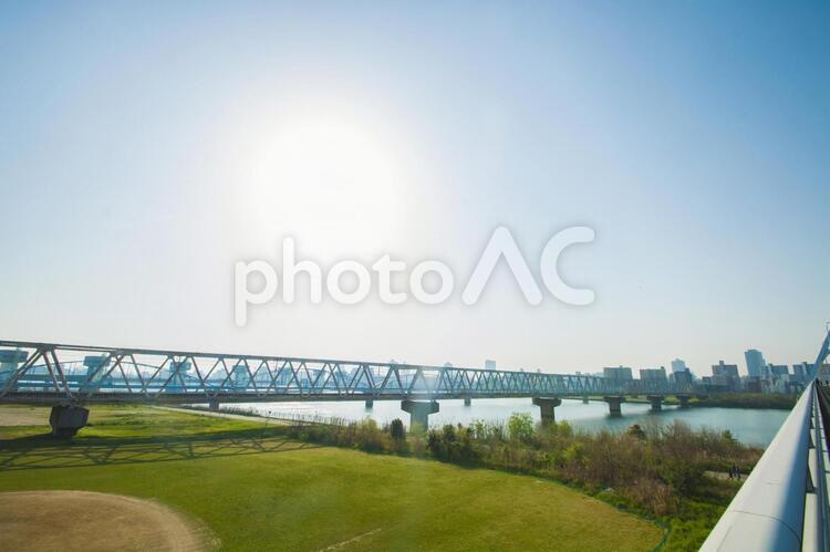 長柄橋より大阪の街並み2 橋,淀川,河川敷の写真素材
