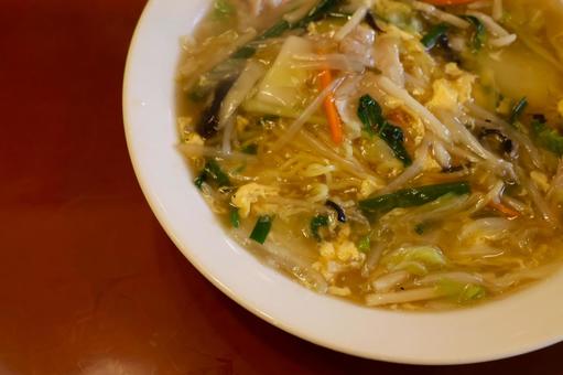 中華料理店のあんかけチャンポンの写真