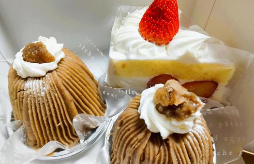 モンブランといちごショートケーキ モンブランといちごショートケーキ モンブラン,苺ショートケーキ,洋菓子の写真素材