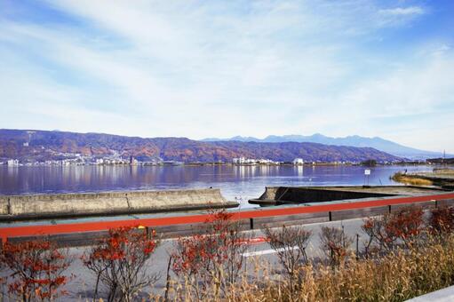 秋の諏訪湖湖畔　長野県　1 空,風景,晴れの写真素材