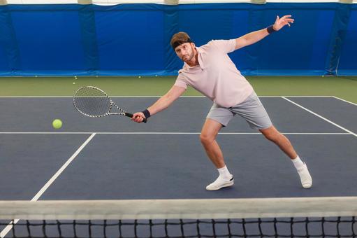 ボールを追いかける男性選手 男性,外国人,テニスの写真素材