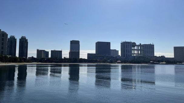 おだいばビーチから見たお台場の景色 お台場,海辺,海の写真素材