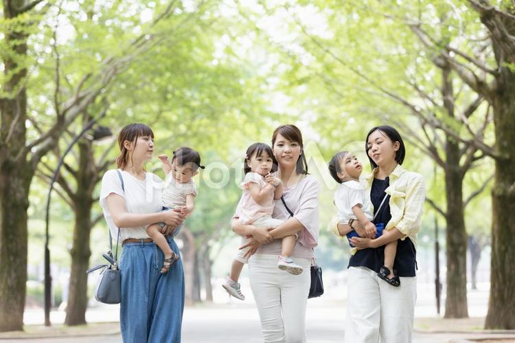 ママ友　母親　育児 ママ友,公園,女性の写真素材
