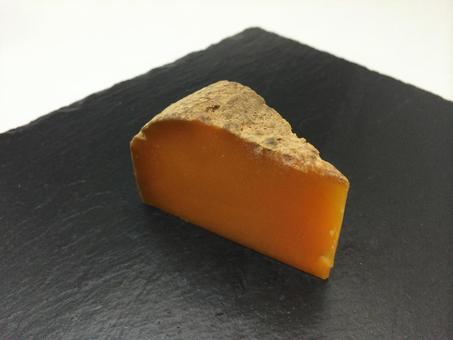 固い皮とオレンジのチーズ・ミモレット 固い皮とオレンジのチーズ・ミモレット ミモレット,チーズ,オレンジ色の写真素材