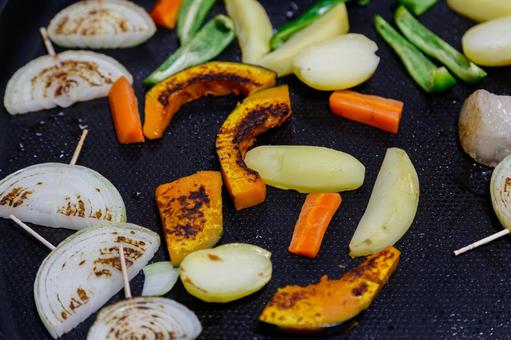 Vegetables grilled on a hot plate, JPG Vegetables grilled on a hot plate, JPG
