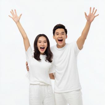 ワクワクするような笑顔の男女 ワクワクするような笑顔の男女の写真