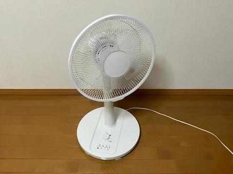 白い扇風機 扇風機,夏,家電の写真素材