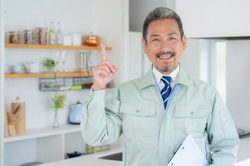 キッチンのメンテナンスをする不動産業者 不動産,メンテナンス,修理の写真素材