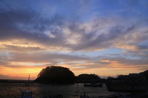 仁科港の港から見えた美しい夕陽 仁科港の港から見えた美しい夕陽 美しい夕陽,見えた,仁科港の写真素材