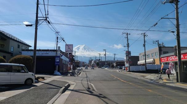 富士山の見える道路 富士山の見える道路 富士山,青空,山の写真素材