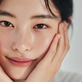 笑顔が美しいアジア人女性 笑顔が美しいアジア人女性の写真