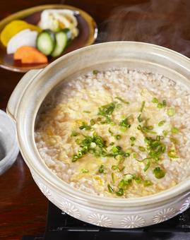 鍋料理の〆の雑炊 鍋料理の〆の雑炊 玉子雑炊,ぞうすい,シメの写真素材