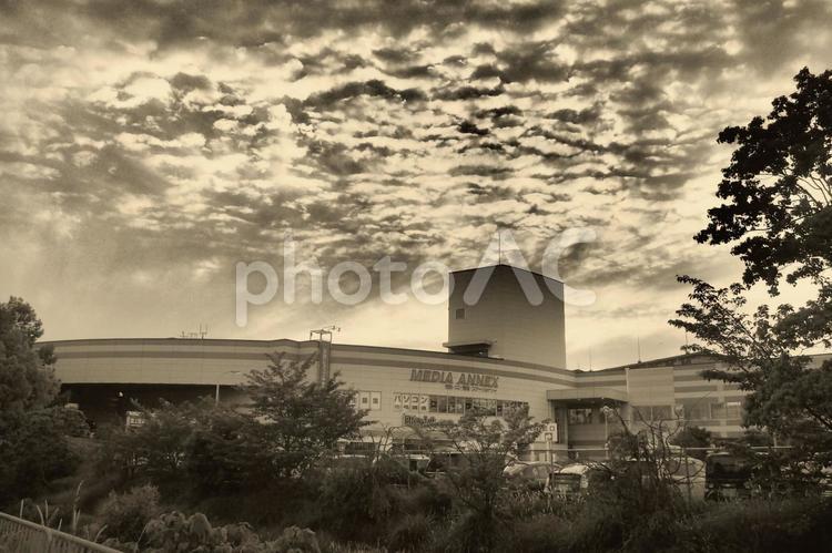 レトロな5月のたそがれの公園風景 市場池公園,たそがれ,黄昏の写真素材