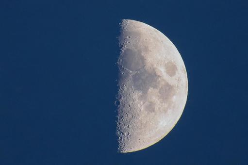 ひとっ飛び ひとっ飛び 月,ムーン,半月の写真素材