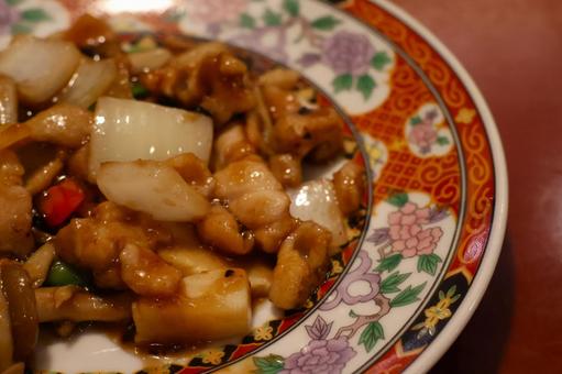 中華料理店の鶏肉のトーチー炒め 中華料理店の鶏肉のトーチー炒めの写真