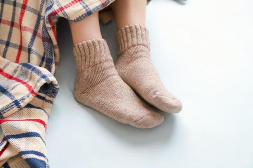 靴下を履いた女性の足元 冷え性イメージ 靴下を履いた女性の足元 冷え性イメージ 靴下,女性,足の写真素材