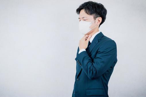 風邪を引いて喉を痛めた男性会社員 風邪,体調不良,インフルエンザの写真素材