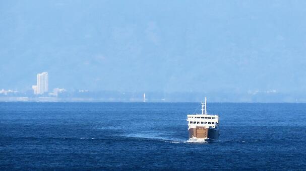 清水港から土肥港に向かう駿河湾フェリー 駿河湾フェリー,晩秋,ゴールドロードの写真素材