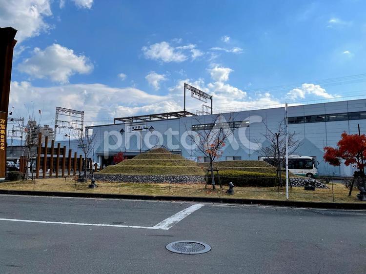 桜井駅にある古墳のオブジェ 桜井駅,箸墓古墳,歴史の写真素材