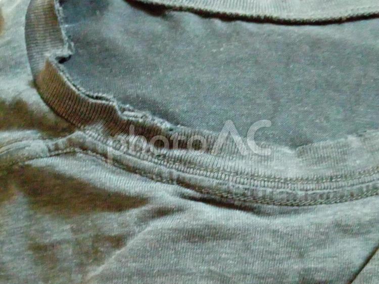 首周りがよれたTシャツ tシャツ,買い替え時,衣類の写真素材