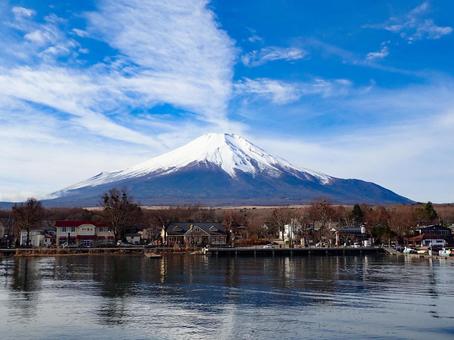 山中湖から見る富士山 山中湖から見る富士山 富士山,山中湖,山中湖村の写真素材