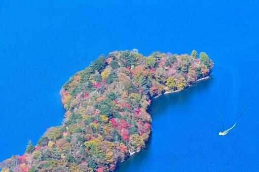 奥日光の紅葉（中禅寺湖、男体山） 紅葉,秋,風景の写真素材