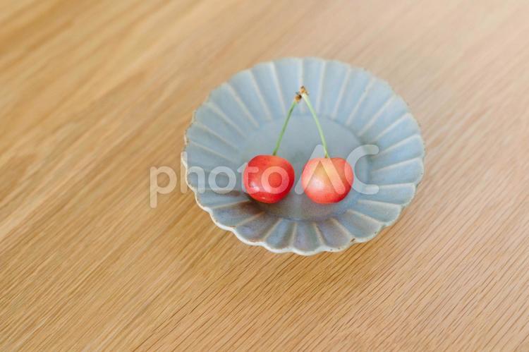 青い皿の上のさくらんぼ（チェリー） サクランボ,チェリー,果物の写真素材