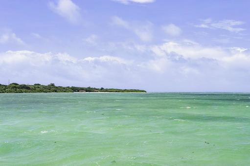 沖縄-【竹富島-竹富島の風景】 沖縄-【竹富島-竹富島の風景】 海,青,青空の写真素材