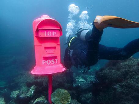 海中ポストとだいばー ポスト,海,ダイビングの写真素材