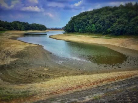 溜池(渇水) 溜池(渇水) 溜池,風景,屋外での写真素材