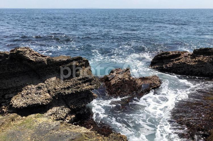 海のある風景 海,城ヶ島,岩場の写真素材