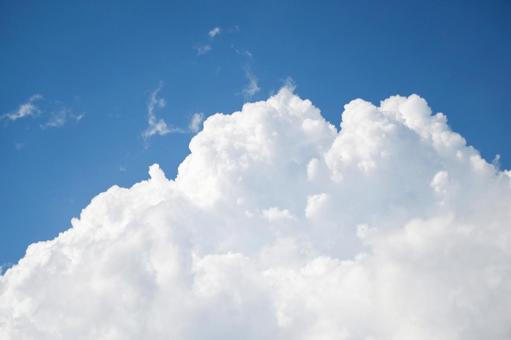綿飴みたいな雲 入道雲 綿飴みたいな雲 入道雲の写真