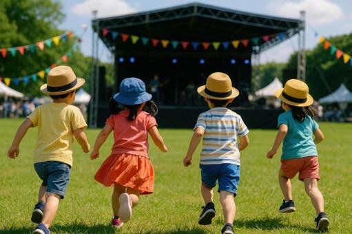 ステージに走る子どもたち ステージに走る子どもたちの写真