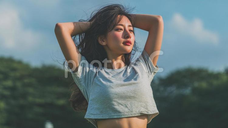 活気に満ちた夏の日にリフレッシュする女性 女性,東アジア人,アジア人の写真素材