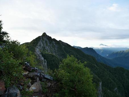 鋸岳と甲斐駒ヶ岳 鋸岳,甲斐駒ヶ岳,北杜市の写真素材