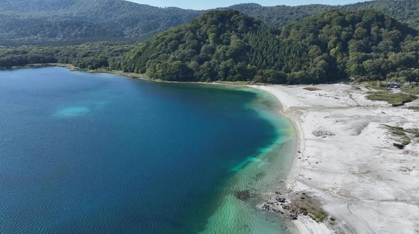 恐山の宇曽利山湖を空撮 恐山の宇曽利山湖を空撮の写真