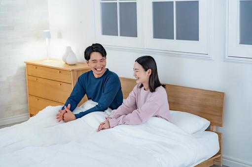 おうち時間・夫婦愛・リラックス 夫婦,カップル,恋人の写真素材