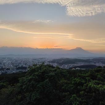 夕日で染まる空 夕日で染まる空の写真