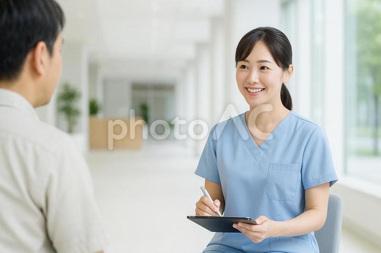 看護師から説明を受ける男性 病院,診察,看護師の写真素材