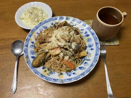 トマトソースパスタ トマトソースパスタ スパゲッティ,自炊,定食の写真素材