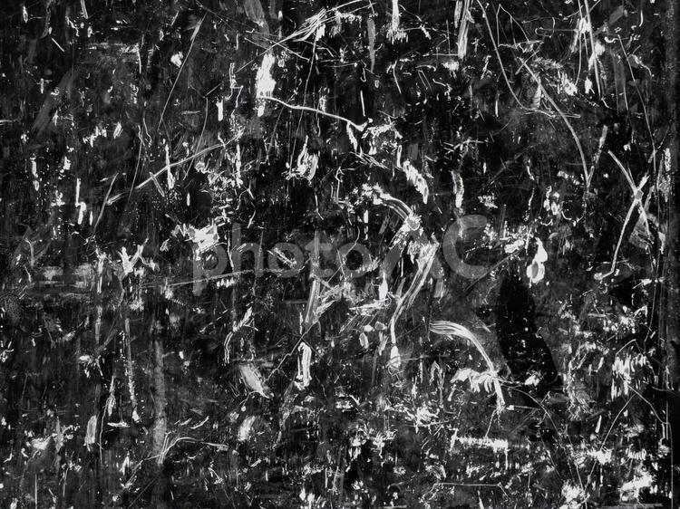 黒い鉄板に白いペンキの塗り跡 黒,ブラック,白の写真素材