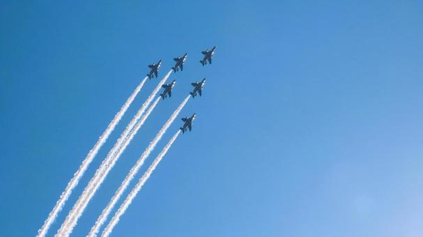 天空の宝石ブルーインパルス 天空の宝石ブルーインパルス ブルーインパルス,航空機,アクロバット飛行の写真素材