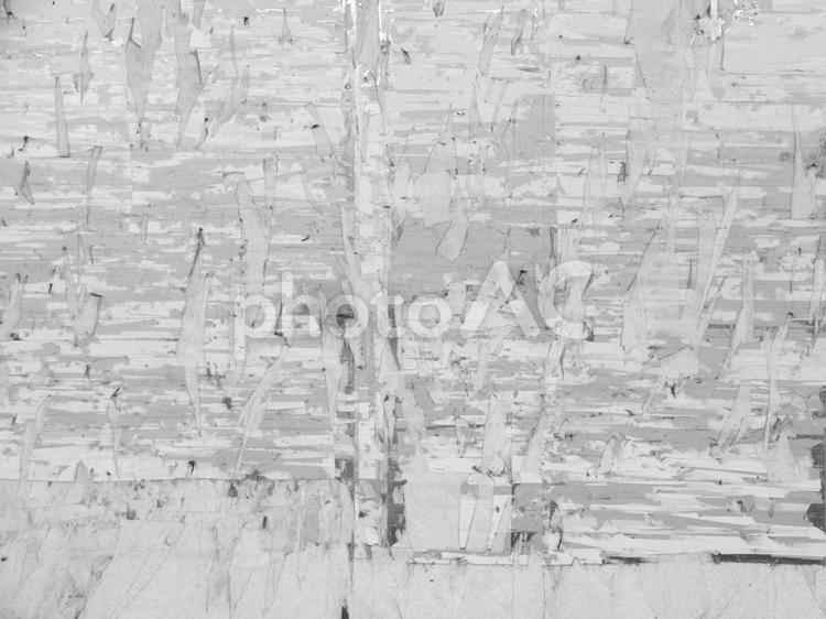破れた紙が貼りついた掲示板 破れ,紙,ポスターの写真素材