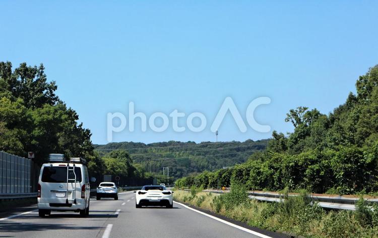 美しい夏の青空のもと、高速道路ドライブ中 道路,ドライブ,高速道路の写真素材