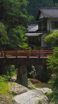 Hidden hot spring! The river and red bridge in Hiroshima's Yuki Onsen town, JPG Hidden hot spring! The river and red bridge in Hiroshima's Yuki Onsen town, JPG