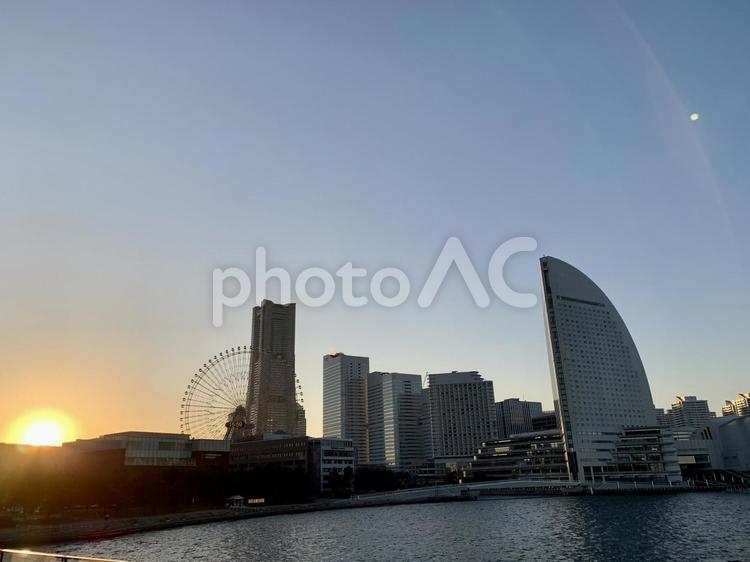 みなとみらい　夕日 横浜,みなとみらい,ライトアップの写真素材