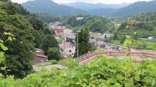 肘折希望(のぞみ)大橋から見る肘折温泉街 肘折希望(のぞみ)大橋から見る肘折温泉街の写真