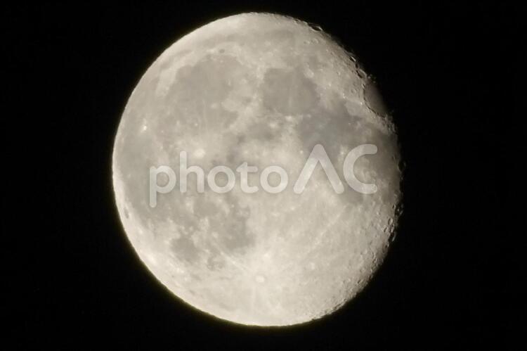 令和になってからの月2 月面,クレーター,月夜の写真素材